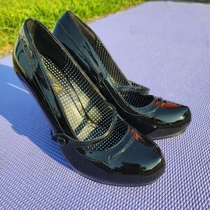 Pinup Couture Black patent heels size 7
